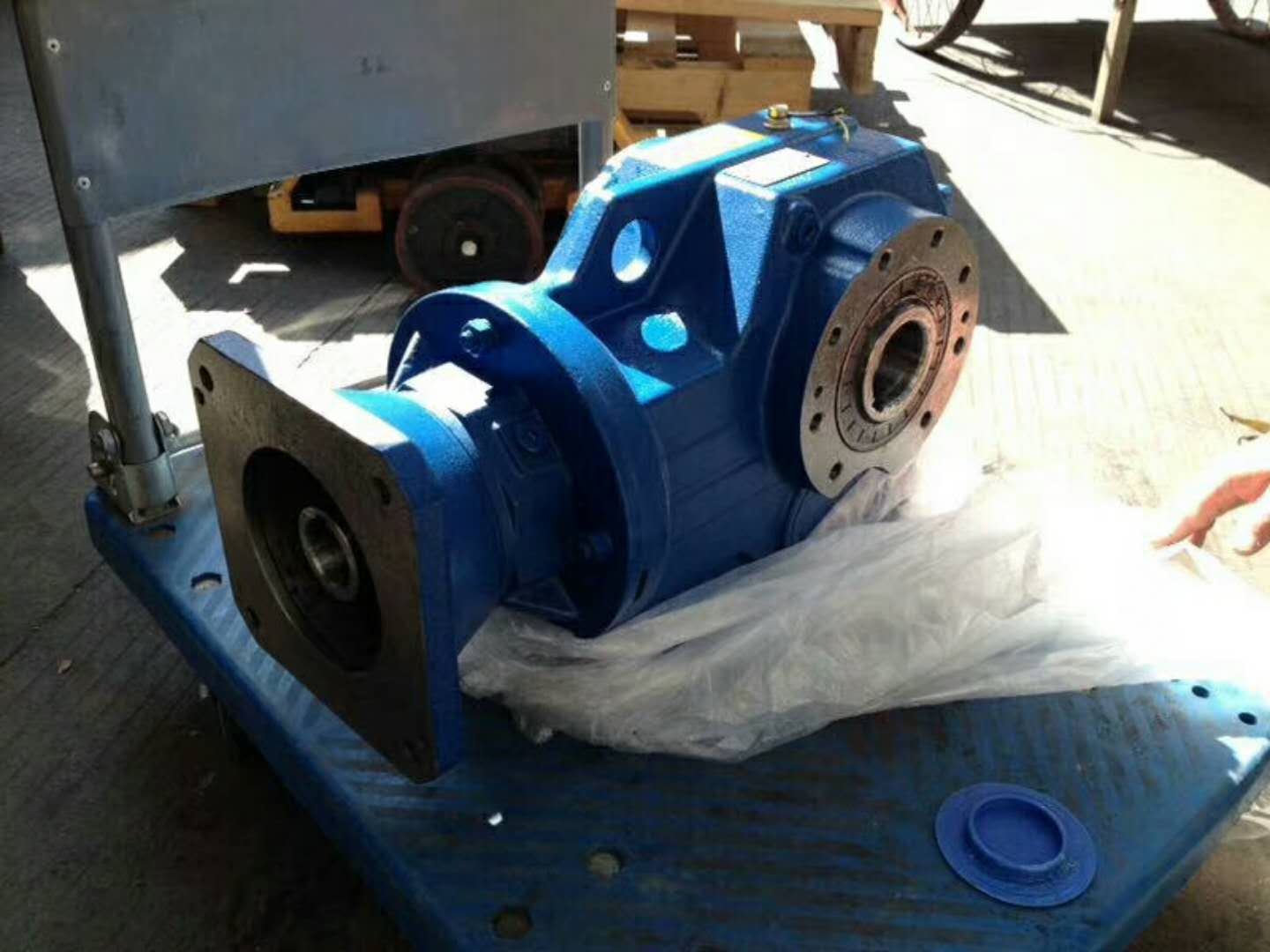 K107YE2132減速機(jī),K107減速器 K107YE2132減速機(jī),K107減速器