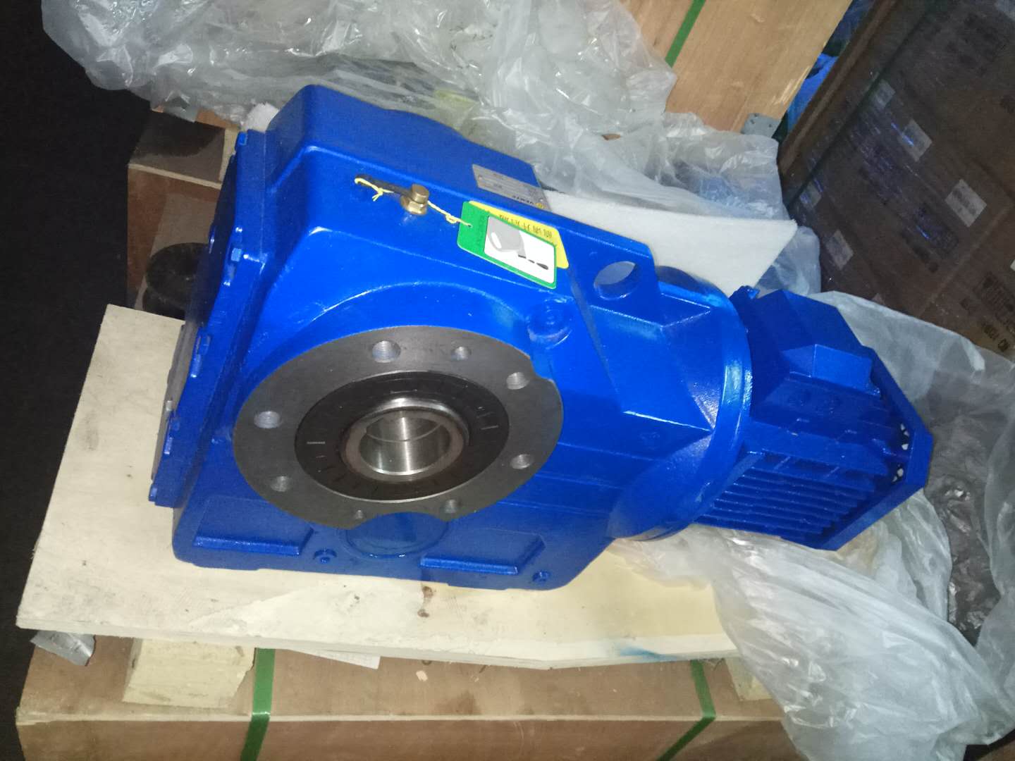 撿拾壓捆機減速機,S37減速機,齒輪減速機,齒輪減速電機 撿拾壓捆機減速機,S37減速機,齒輪減速機,齒輪減速電機