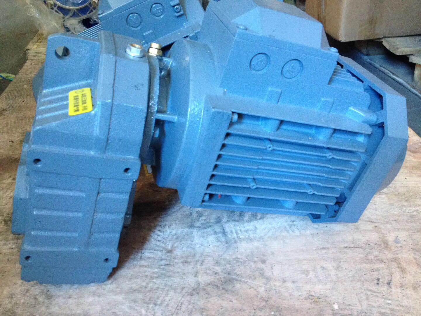 茶葉理條機(jī)減速機(jī),立式齒輪減速電機(jī),齒輪減速機(jī) 茶葉理條機(jī)減速機(jī),立式齒輪減速電機(jī),齒輪減速機(jī)