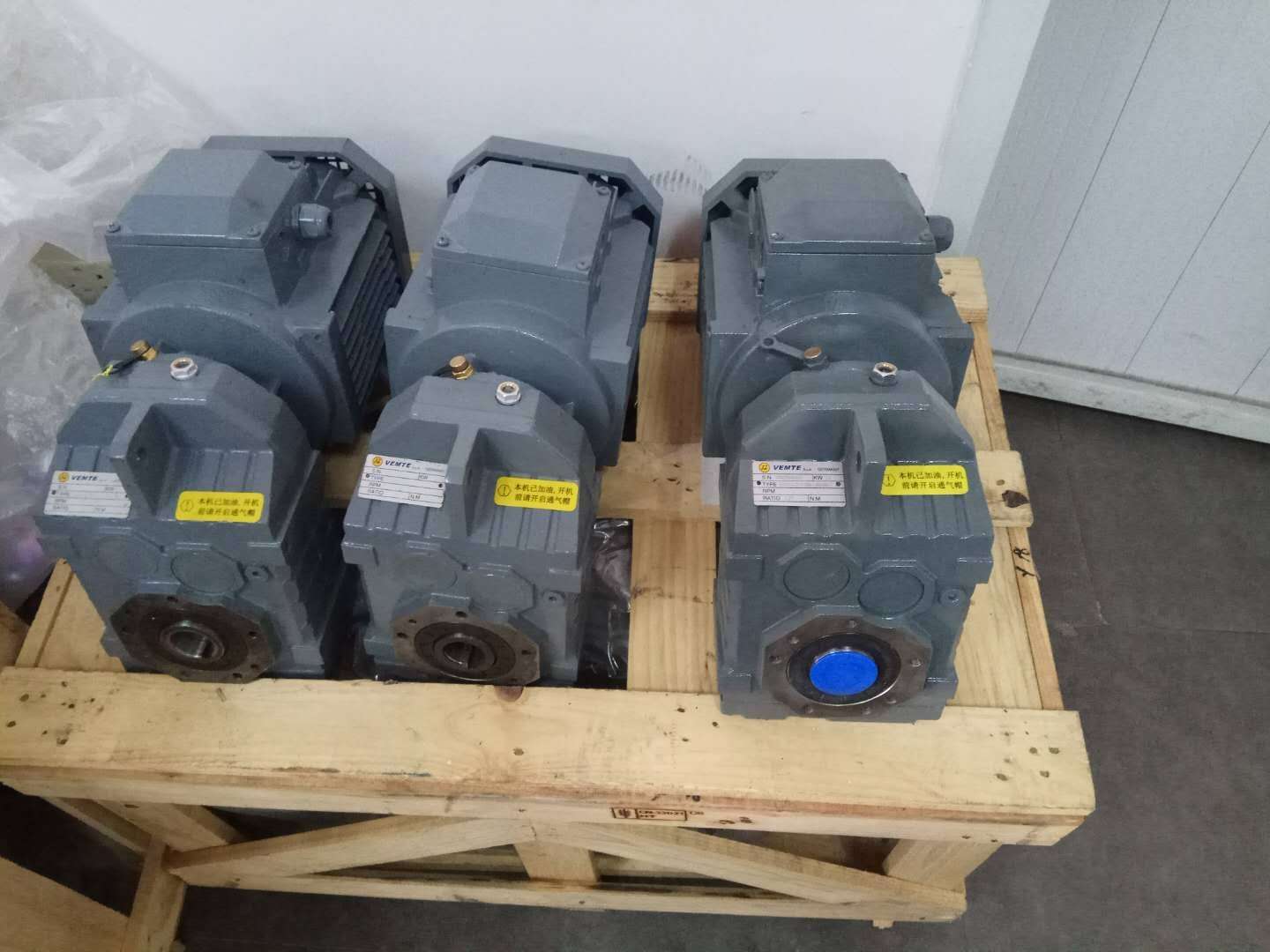 滑輪式拉絲機(jī)減速機(jī),齒輪減速電機(jī),減速機(jī)F67,F67DT63M4 滑輪式拉絲機(jī)減速機(jī),齒輪減速電機(jī),減速機(jī)F67,F67DT63M4