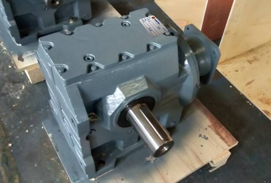 混合設(shè)備減速機(jī),蝸輪減速機(jī),5.5KW電機(jī),5.5KW蝸輪減速機(jī),9.44比減速機(jī) 混合設(shè)備減速機(jī),蝸輪減速機(jī),5.5KW電機(jī),5.5KW蝸輪減速機(jī),9.44比減速機(jī)