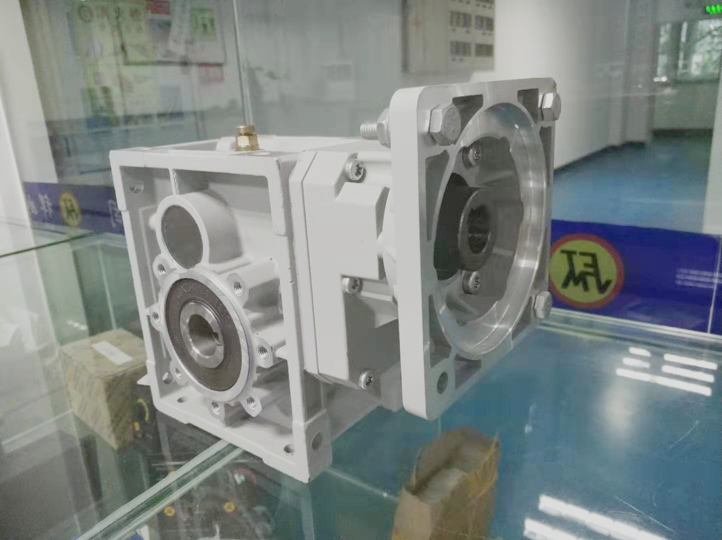 1.5KW減速機(jī),1500轉(zhuǎn)伺服電機(jī),30比減速機(jī),伺服電機(jī)減速機(jī) 1.5KW減速機(jī),1500轉(zhuǎn)伺服電機(jī),30比減速機(jī),伺服電機(jī)減速機(jī)