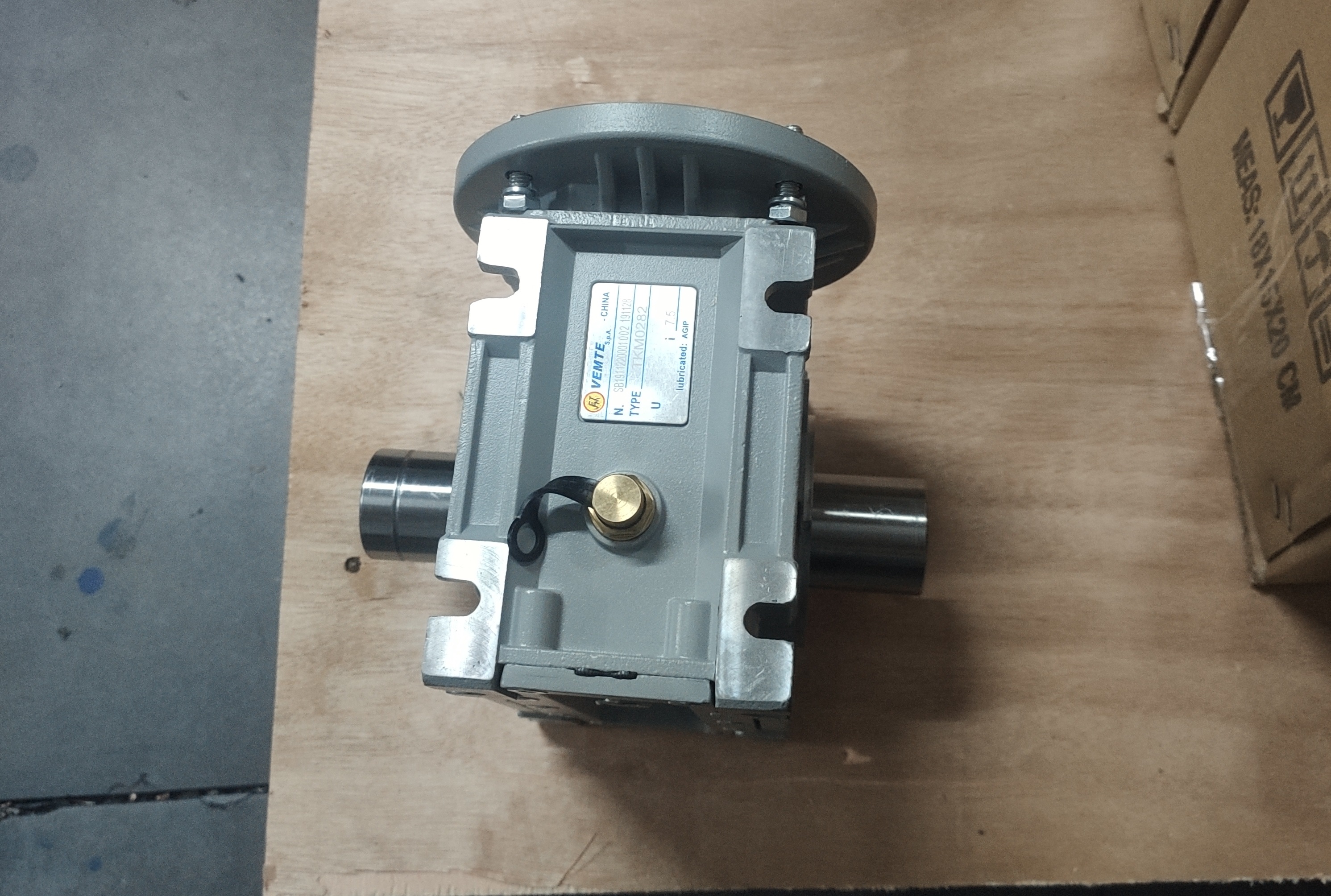 伺服電機(jī)蝸輪減速機(jī),1000NM減速機(jī) 伺服電機(jī)蝸輪減速機(jī),1000NM減速機(jī)