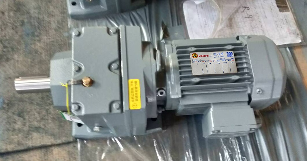 R系列齒輪減速機,86轉(zhuǎn)減速機,4000NM減速機 R系列齒輪減速機,86轉(zhuǎn)減速機,4000NM減速機