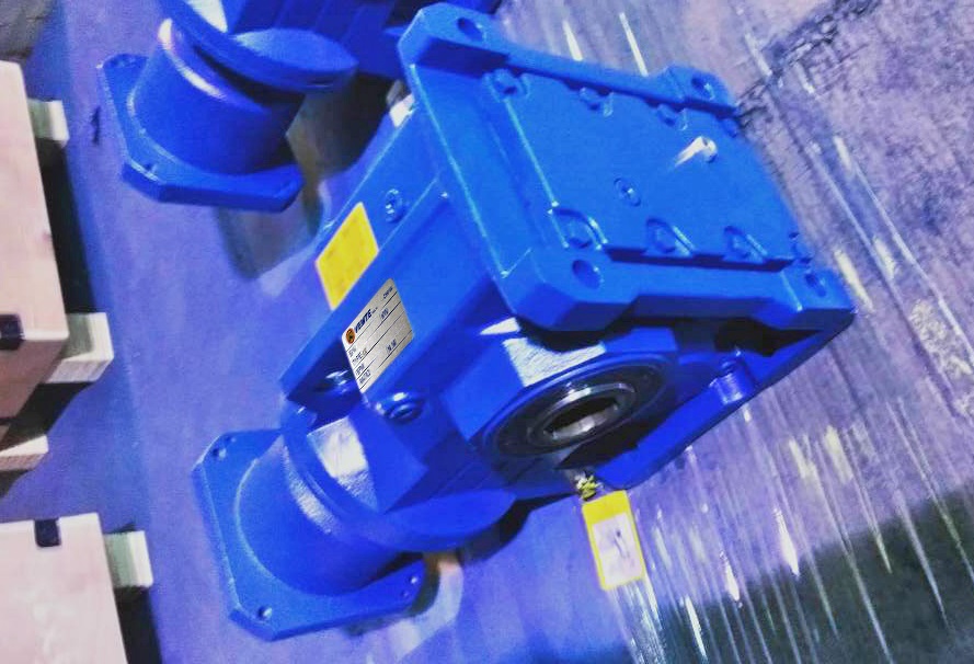 18.5KW減速機(jī),18.5KW電機(jī)齒輪箱,直角減速機(jī) 18.5KW減速機(jī),18.5KW電機(jī)齒輪箱,直角減速機(jī)