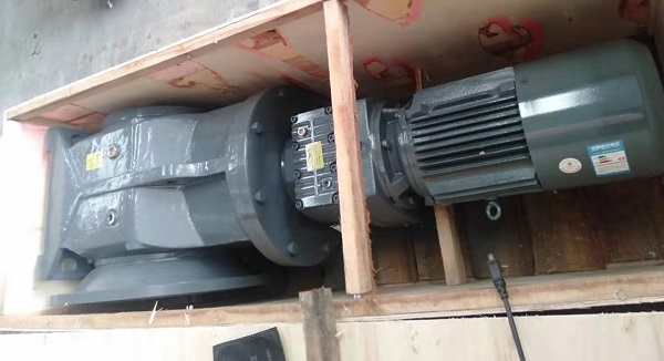 卷?yè)P(yáng)機(jī)減速機(jī),R系列減速機(jī),5.5KW減速機(jī),103比減速機(jī) 卷?yè)P(yáng)機(jī)減速機(jī),R系列減速機(jī),5.5KW減速機(jī),103比減速機(jī)