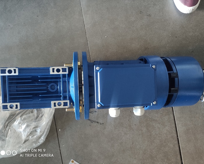 3KW電機(jī)匹配蝸輪蝸桿減速機(jī) 3KW電機(jī)匹配蝸輪蝸桿減速機(jī)