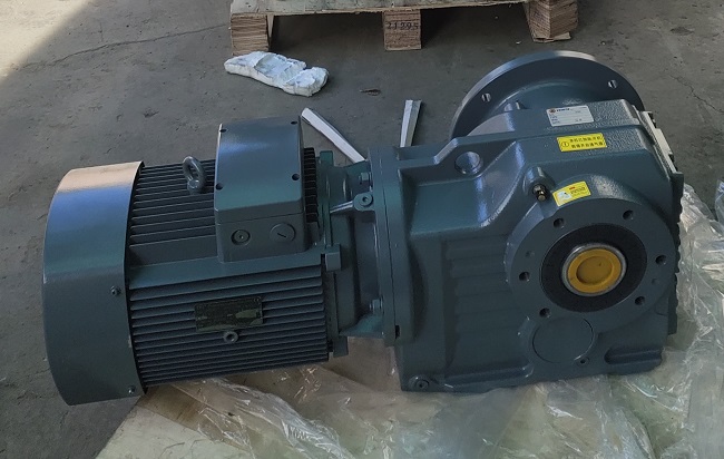 15000W伺服電機減速機,帶動11.5T噸的擠壓機伺服減速電機,擠壓機減速機 15000W伺服電機減速機,帶動11.5T噸的擠壓機伺服減速電機,擠壓機減速機