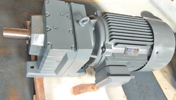 12HP馬力電機(jī)R系列減速機(jī) 12HP馬力電機(jī)R系列減速機(jī)