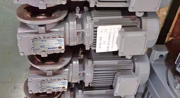 1比4減速電機(jī),1:4減速機(jī),4比減速器,均質(zhì)機(jī)減速機(jī),減速機(jī)選型樣本 1比4減速電機(jī),1:4減速機(jī),4比減速器,均質(zhì)機(jī)減速機(jī),減速機(jī)選型樣本