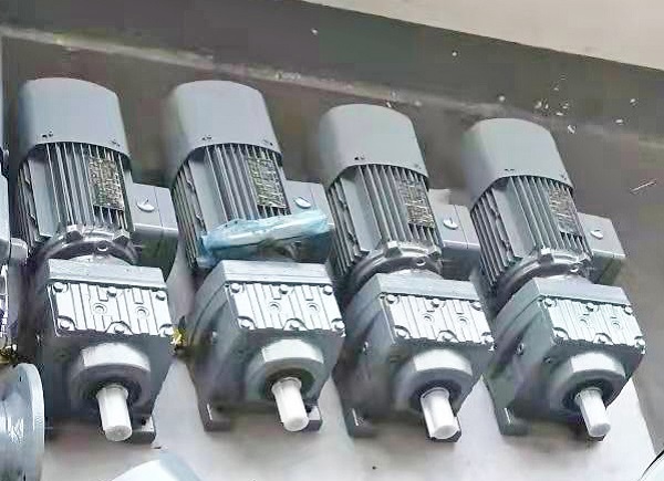 1比32減速電機在,1:32減速機,32比減速器,跳汰機減速機,減速機樣本 1比32減速電機在,1:32減速機,32比減速器,跳汰機減速機,減速機樣本