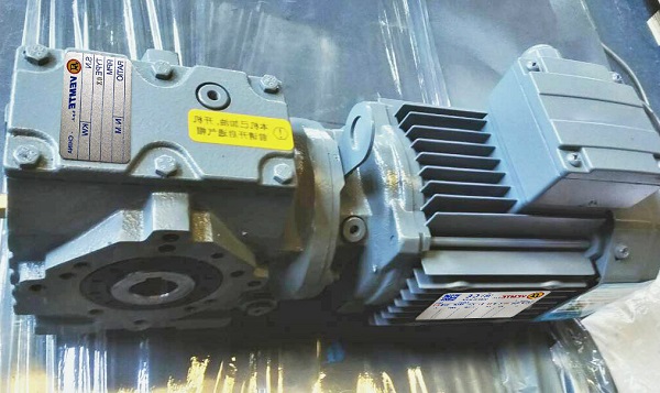 1比76減速電機(jī),1:76減速機(jī),76比減速器,提升機(jī)減速機(jī),減速機(jī)樣本 1比76減速電機(jī),1:76減速機(jī),76比減速器,提升機(jī)減速機(jī),減速機(jī)樣本