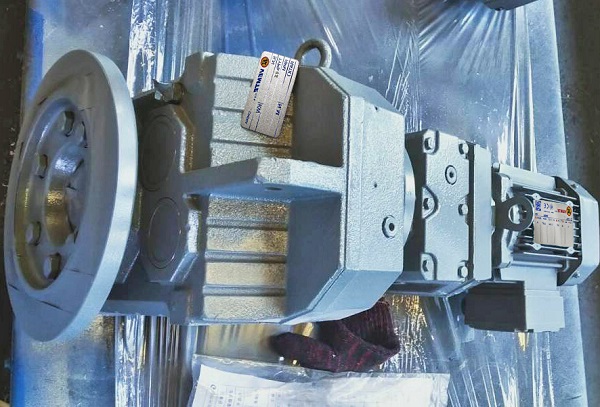 1比106減速電機,1:106減速機,106比減速器,污水處理除渣機減速機 1比106減速電機,1:106減速機,106比減速器,污水處理除渣機減速機