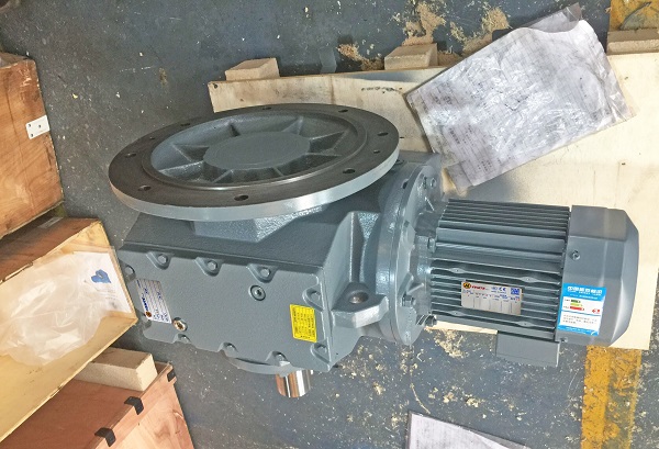 1比112減速電機(jī),1:112減速機(jī),112比減速器,生箔機(jī)減速機(jī),減速機(jī)選型 1比112減速電機(jī),1:112減速機(jī),112比減速器,生箔機(jī)減速機(jī),減速機(jī)選型