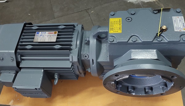 整平機(jī)減速機(jī),3.7KW減速電機(jī),SA系列蝸輪蝸桿減速機(jī),減速器選型 整平機(jī)減速機(jī),3.7KW減速電機(jī),SA系列蝸輪蝸桿減速機(jī),減速器選型
