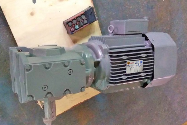 牛羊草料攪拌機(jī)減速機(jī)電機(jī)選型手冊資料樣本下載,攪拌機(jī)減速電機(jī),減速機(jī)樣本 牛羊草料攪拌機(jī)減速機(jī)電機(jī)選型手冊資料樣本下載,攪拌機(jī)減速電機(jī),減速機(jī)樣本