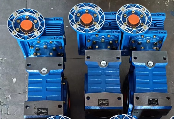 喂料機(jī)減速機(jī)電機(jī)選型手冊(cè)資料樣本下載,喂料機(jī)電機(jī)減速器 喂料機(jī)減速機(jī)電機(jī)選型手冊(cè)資料樣本下載,喂料機(jī)電機(jī)減速器