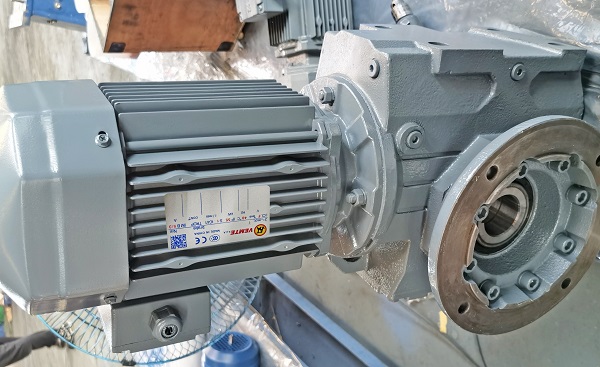糧食烘干裝置減速機(jī),15KW電機(jī)減速機(jī),減速電機(jī)選型 糧食烘干裝置減速機(jī),15KW電機(jī)減速機(jī),減速電機(jī)選型