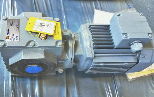 撕碎機(jī)減速機(jī),60KW電機(jī)減速機(jī)一體機(jī),大功率減速電機(jī) 撕碎機(jī)減速機(jī),60KW電機(jī)減速機(jī)一體機(jī),大功率減速電機(jī)