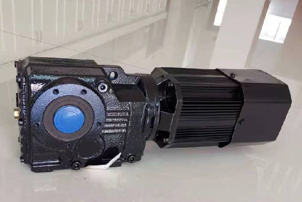 帶動9.8T噸的減速機,帶抱閘的減速電機,打井機減速機 帶動9.8T噸的減速機,帶抱閘的減速電機,打井機減速機